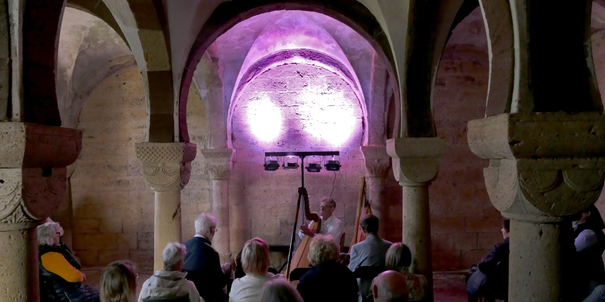 Tom Daun am 14.06.2026 in der Krypta des Göllinger Klosterturms