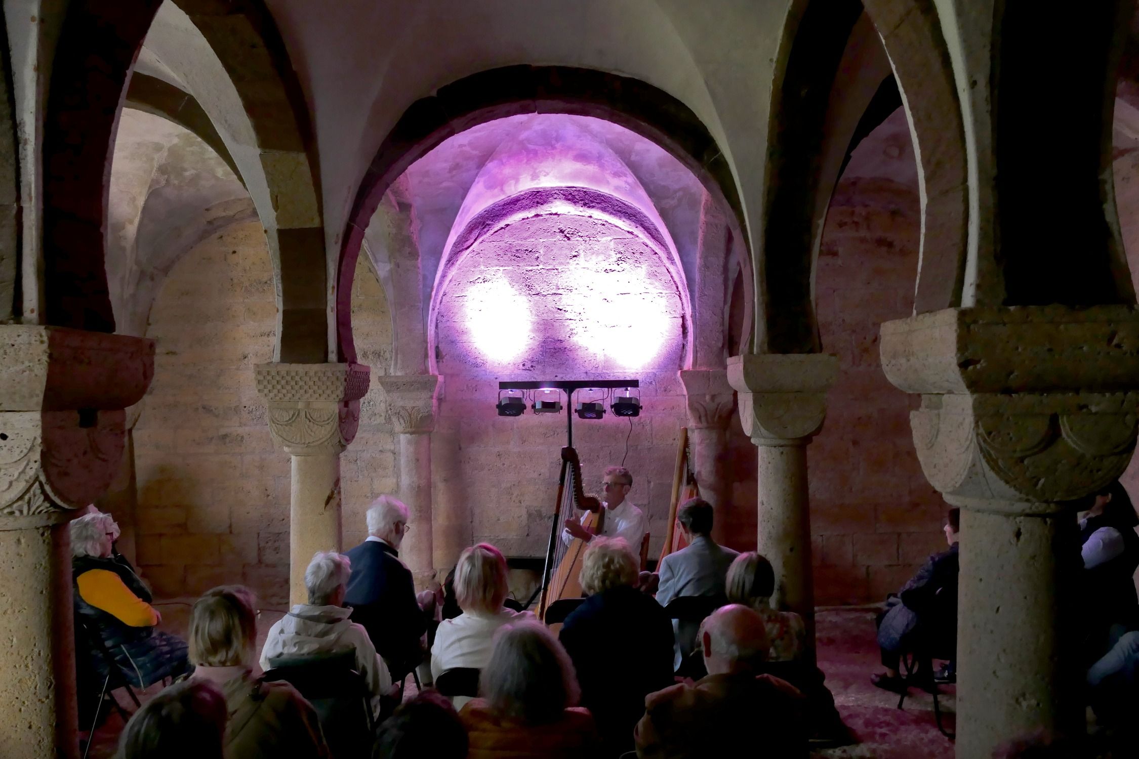 Tom Daun am 14.06.2026 in der Krypta des Göllinger Klosterturms